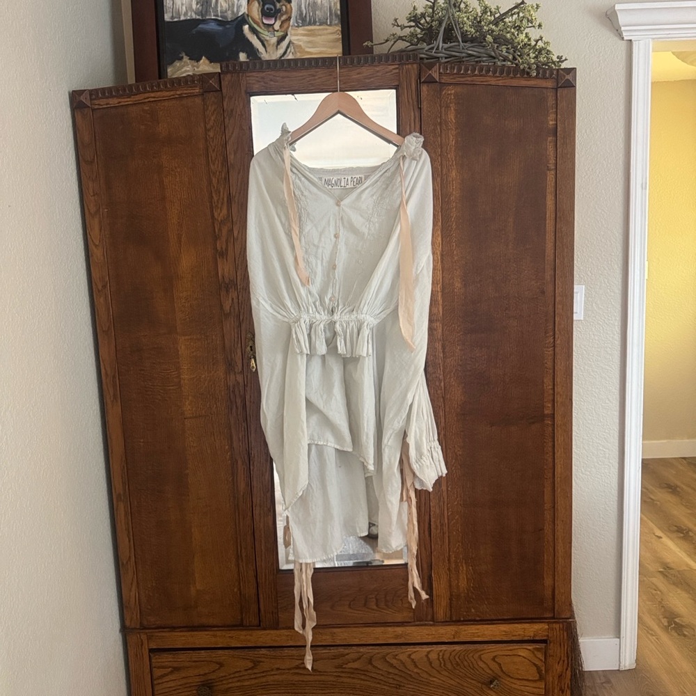 Magnolia Pearl Cream Embroidered Blouse - Picture 5 of 7